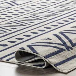 NuLOOM Cecilia Geometric Bands Area Rug 20 NuLOOM Cecilia Geometric Bands Area Rug -Home Shop GUEST 1398f191 5df4 4631 ab5e 8117f1ed98b0