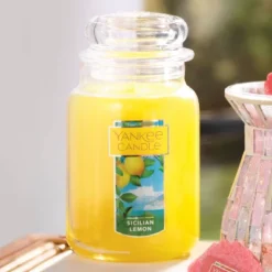 'Sicilian Lemon' 22oz Original Large Jar - Yankee Candle